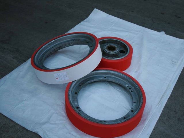 Covered Rolls Drive Wheel